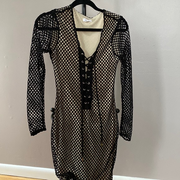 Beautiful dress - Picture 1 of 2